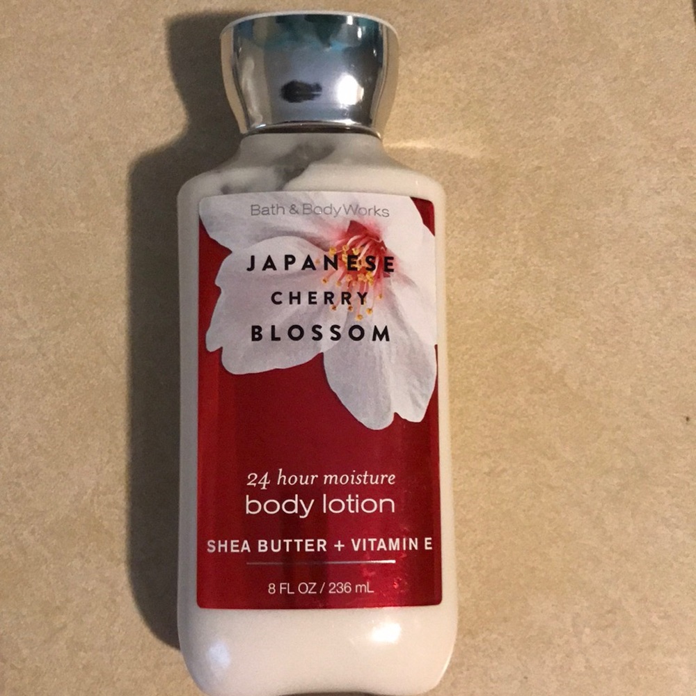 Bath and body Japanese cherry blossom body lotion